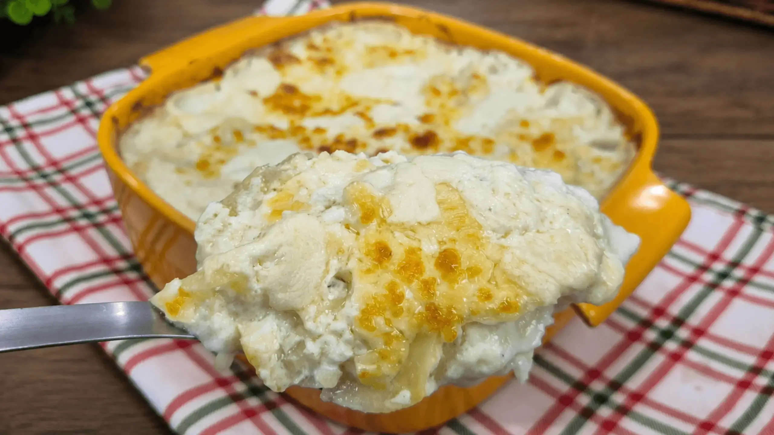 Batatas Gratinadas com Molho Branco